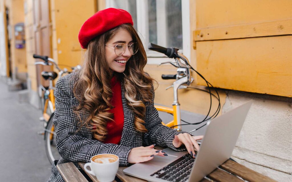 ¿Puedo trabajar mientras estudio en Italia?
